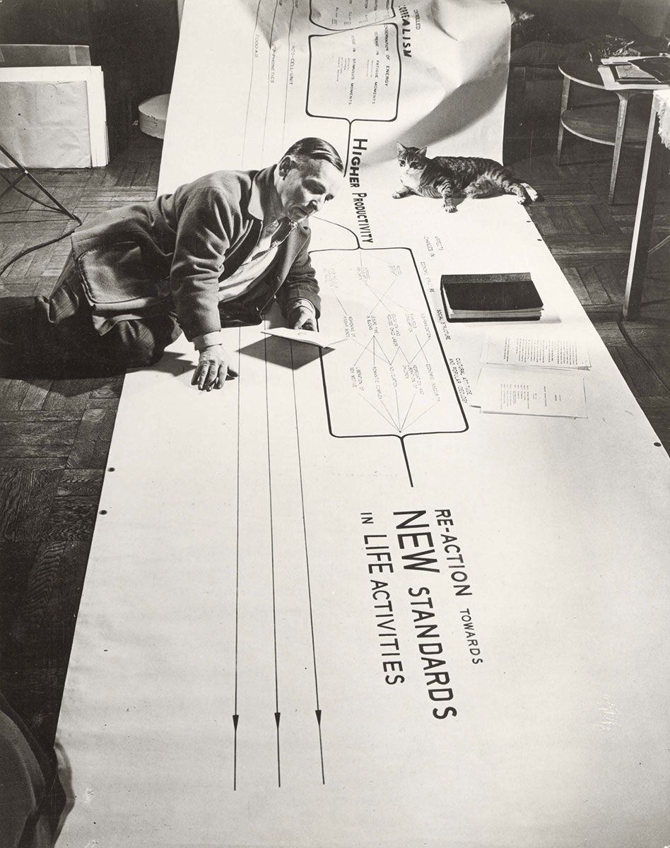 Frederick Kiesler on his „Metabolism Chart“, New York, 1947, Photograph: Ben Schnall